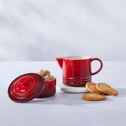 Le Creuset Cerise Milk & Sugar Set -tableware 89331000600003 Le Creuset Milk And Sugar Set Cerise 4